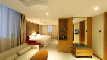 Deluxe Twin Room | Down comforters, minibar, in-room safe, desk
