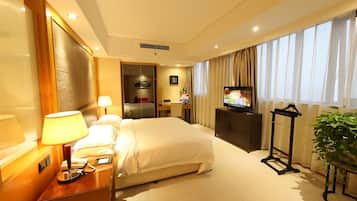 Down comforters, minibar, in-room safe, desk