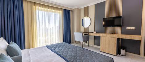 Standard Family Room | 1 bedroom, minibar, in-room safe, bed sheets