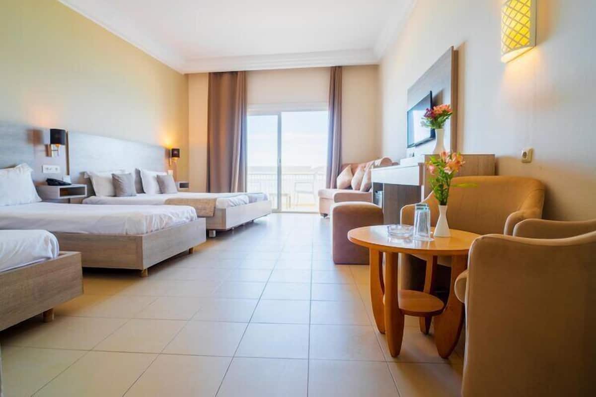Minibar, in-room safe, blackout curtains, free WiFi