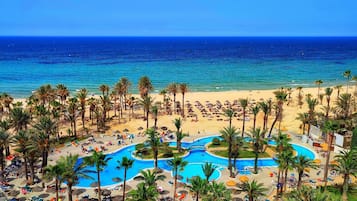 Spiaggia privata, sabbia bianca, lettini da mare, ombrelloni