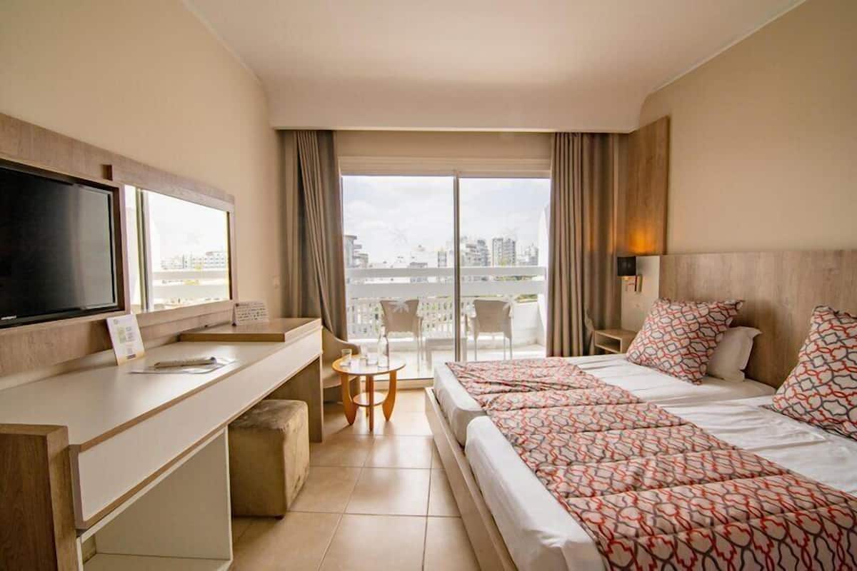 Minibar, in-room safe, blackout curtains, free WiFi