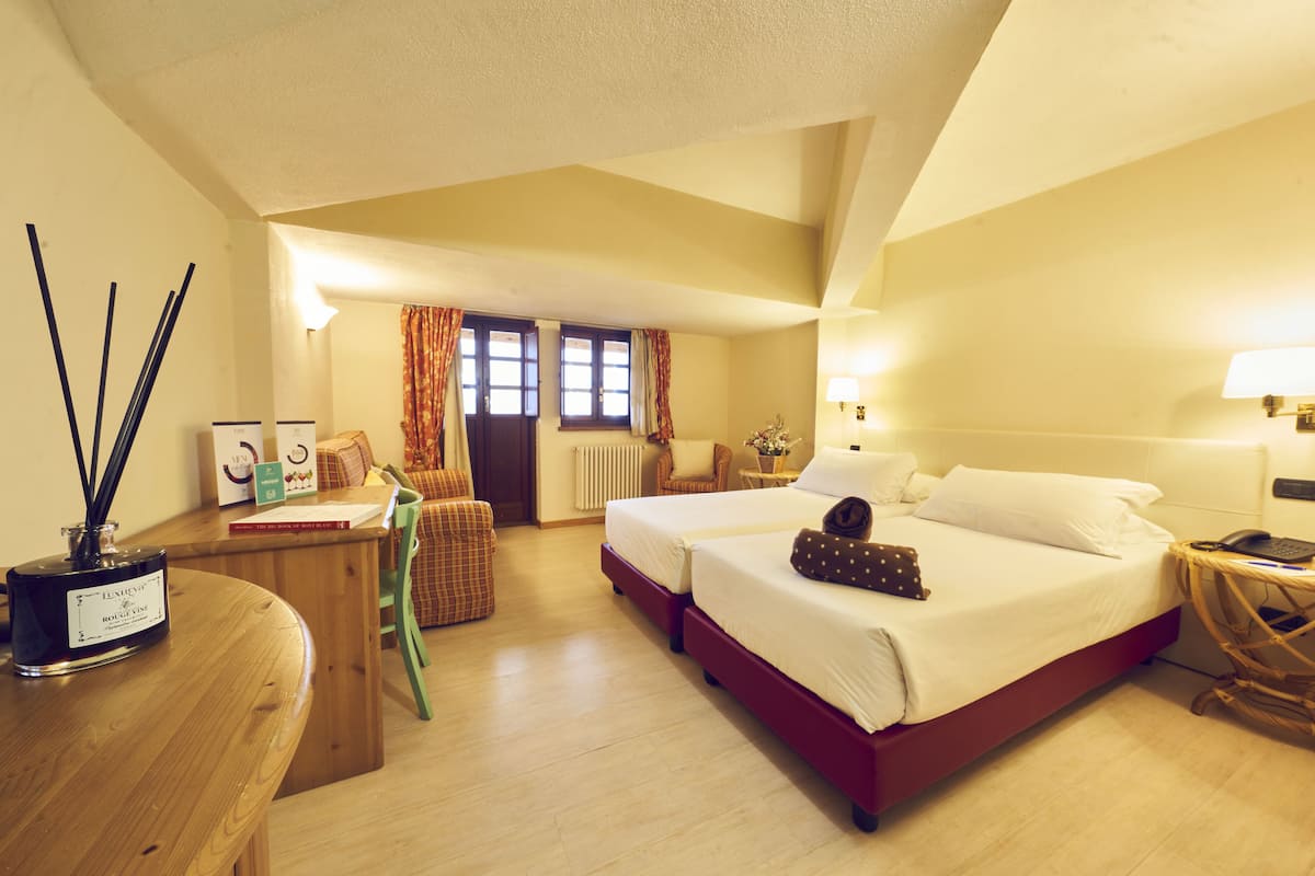 Double or Twin Room | Minibar, in-room safe, desk, free WiFi