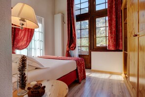 Superior Room | Minibar, in-room safe, desk, free WiFi - IH Hotels Courmayeur Mont Blanc Resort (Courmayeur)