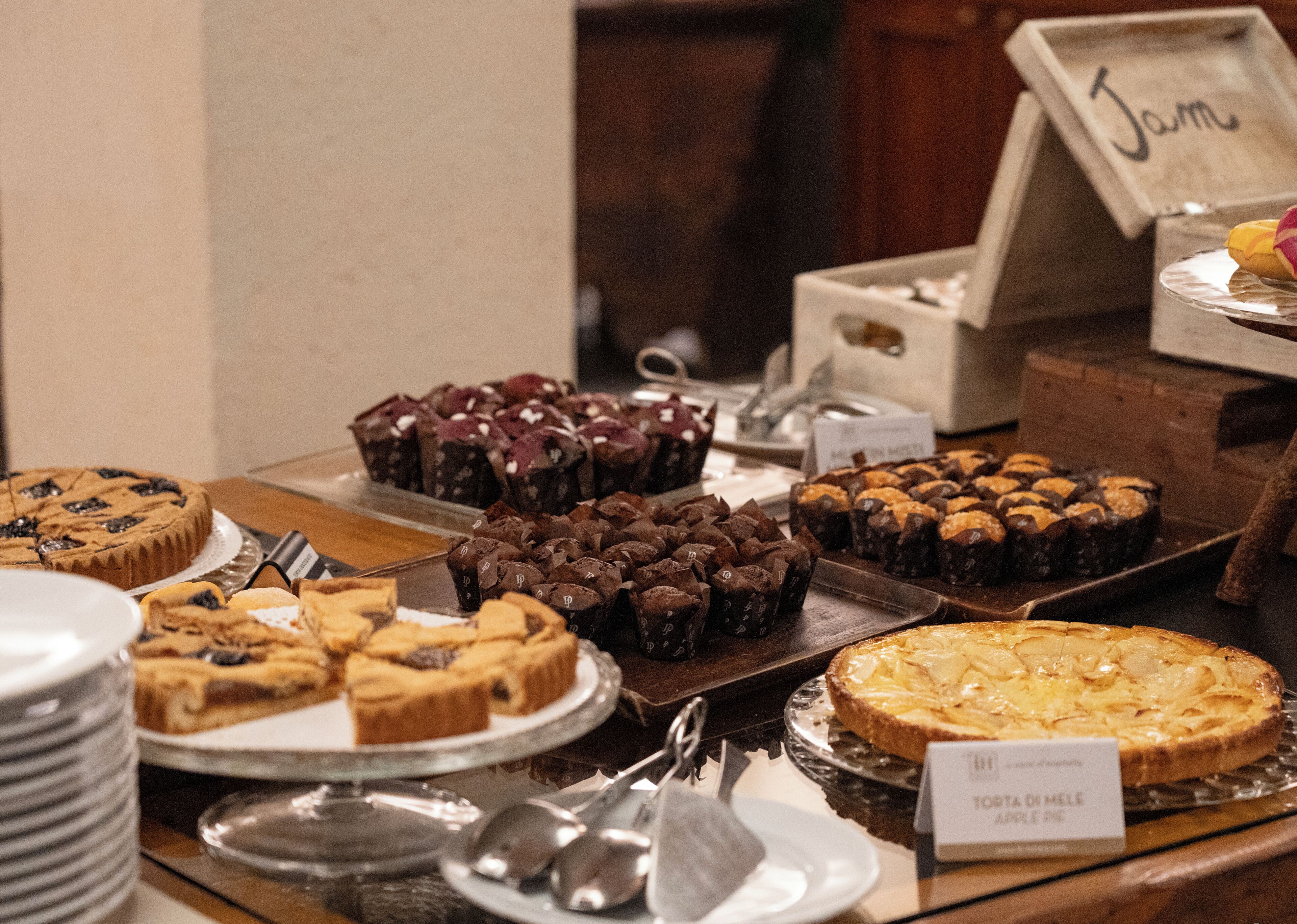 Tägliches inbegriffenes kontinentales Frühstück