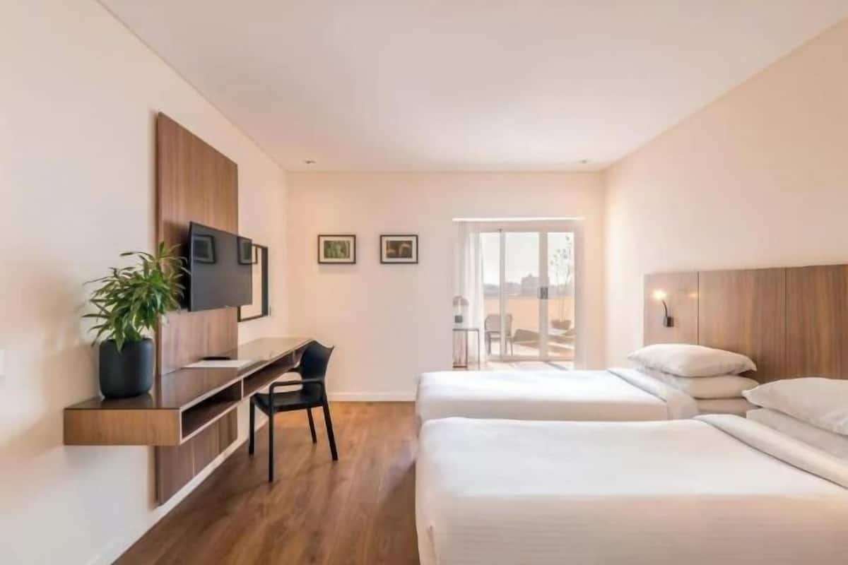 2 dormitoris, minibar, caixa forta a l'habitació i escriptori