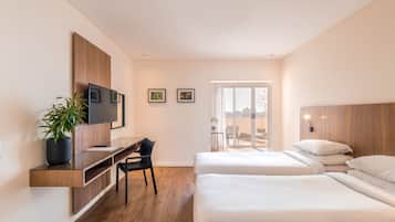 2 bedrooms, minibar, in-room safe, desk