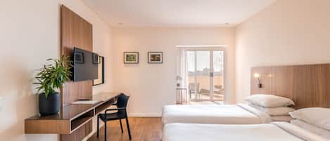 2 bedrooms, minibar, in-room safe, desk