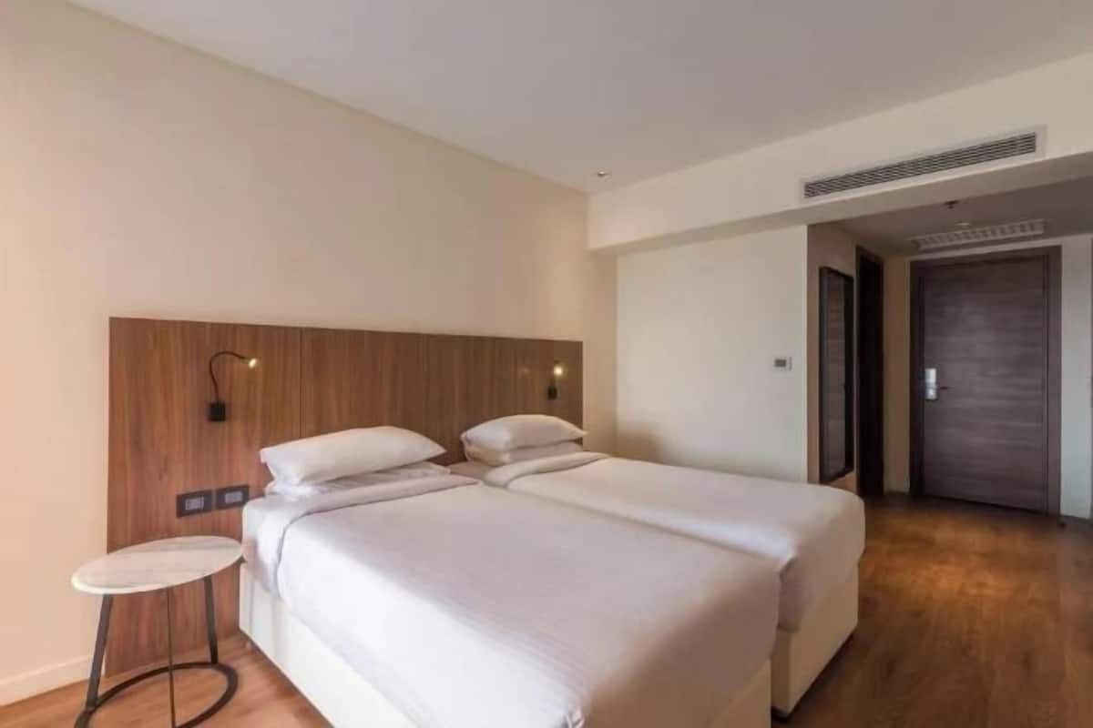 2 dormitoris, minibar, caixa forta a l'habitació i escriptori