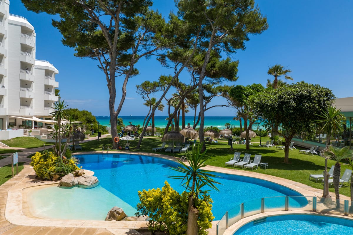 indoor pool, 3 outdoor pools, open 8:00 am to 8:00 pm, pool umbrellas