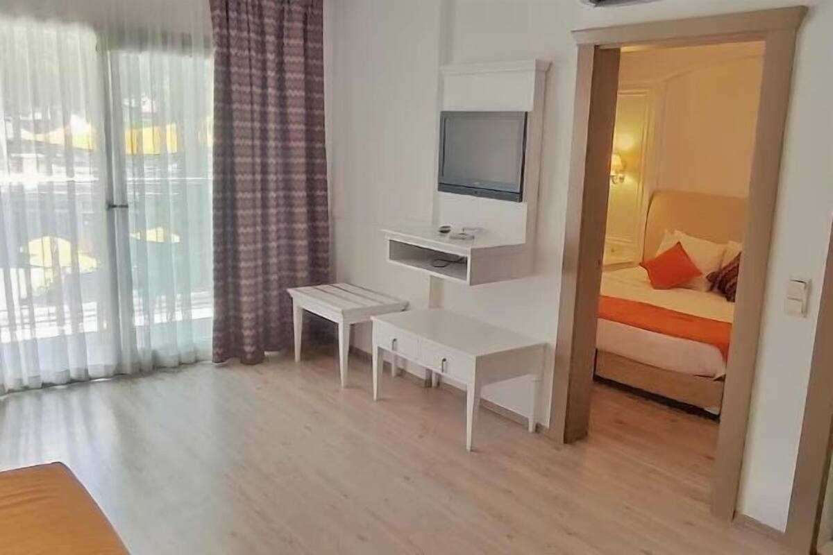 In-room safe, free WiFi