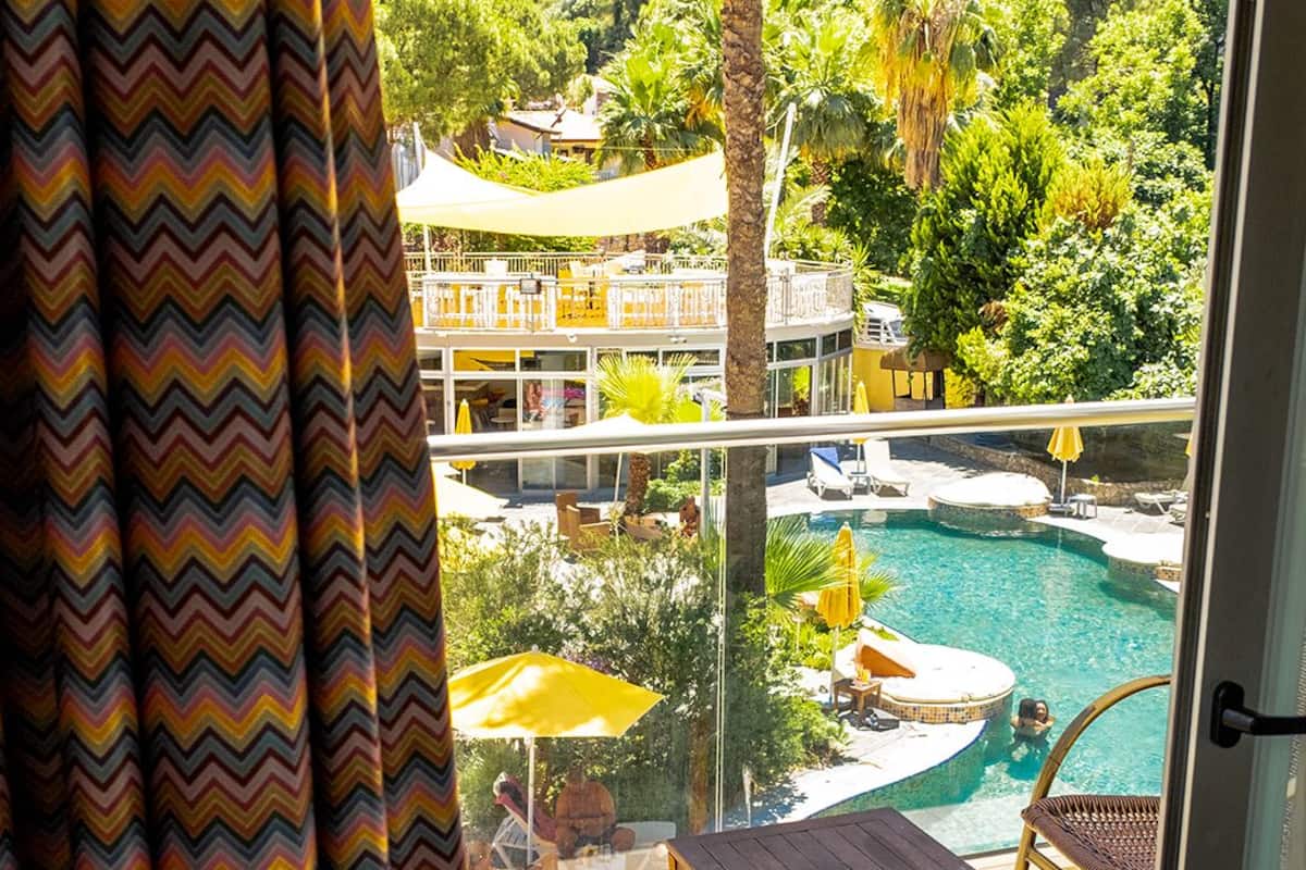Double Pool View Adult Only | Een kluis op de kamer, gratis wifi