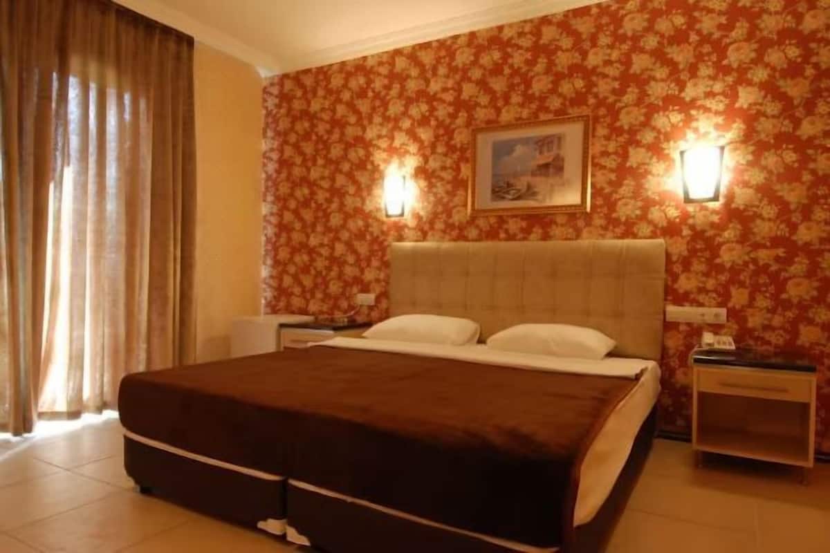 In-room safe, free WiFi