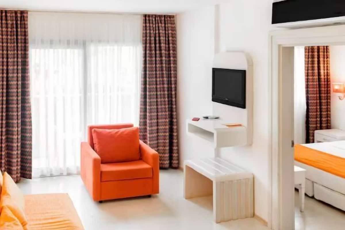 In-room safe, free WiFi