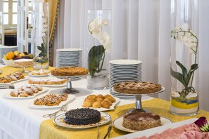 Free daily buffet breakfast  - Sant Alphio Garden Hotel & Spa (Giardini Naxos)