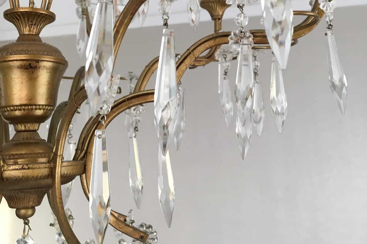 Suite, 1 trĂšs grand lit, non-fumeur, baignoire | DĂ©cor unique, ameublement unique, bureau, systĂšme dâinsonorisation