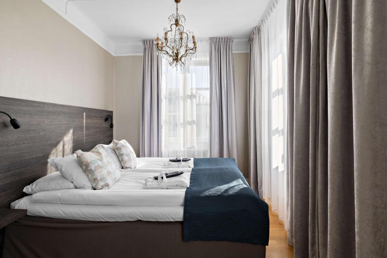 Junior Suite - Bathtub | Decoración personalizada, muebles diferentes y escritorio 