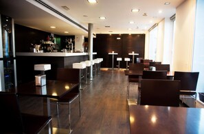 Bar (on property) - Universal Hotel (Granada)