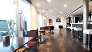 Daily continental breakfast for a fee - Universal Hotel (Granada)