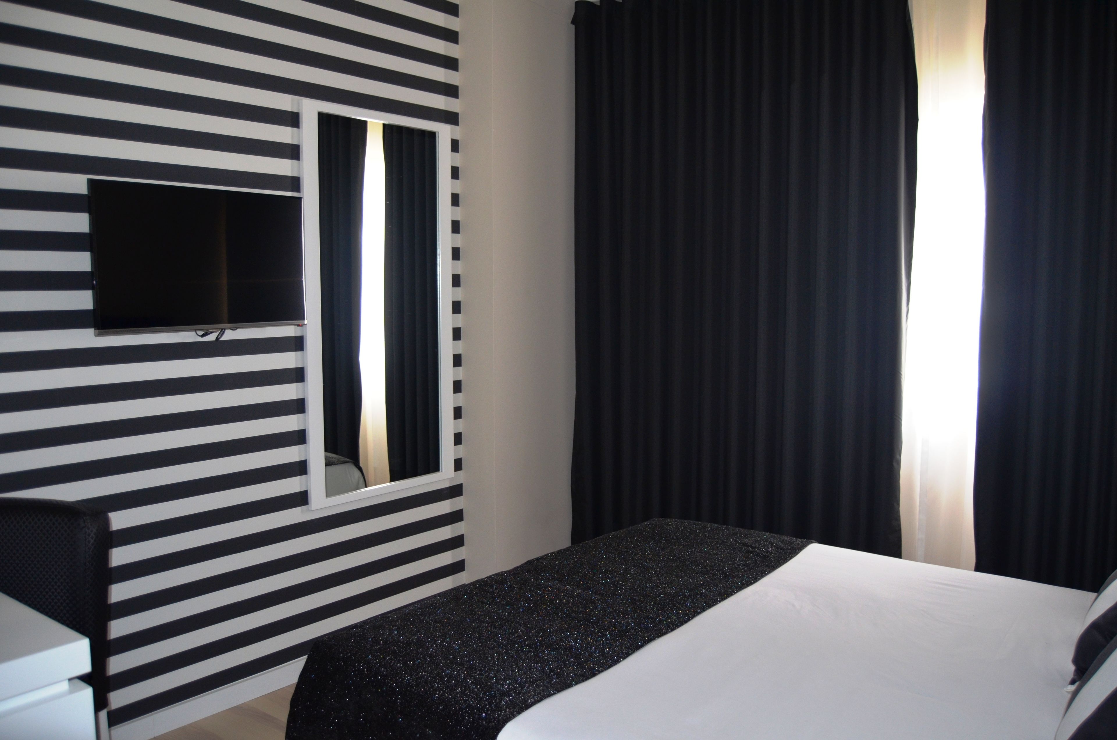 double room | in-room safe, soundproofing, free wifi, bed sheets