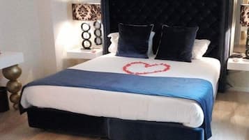 Superior Double Room | In-room safe, soundproofing, free WiFi, bed sheets