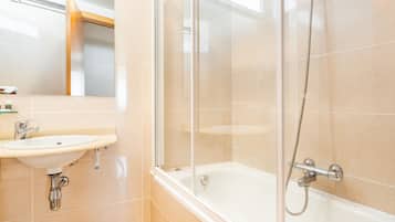 Minibar, caja fuerte, escritorio y cunas gratuitas