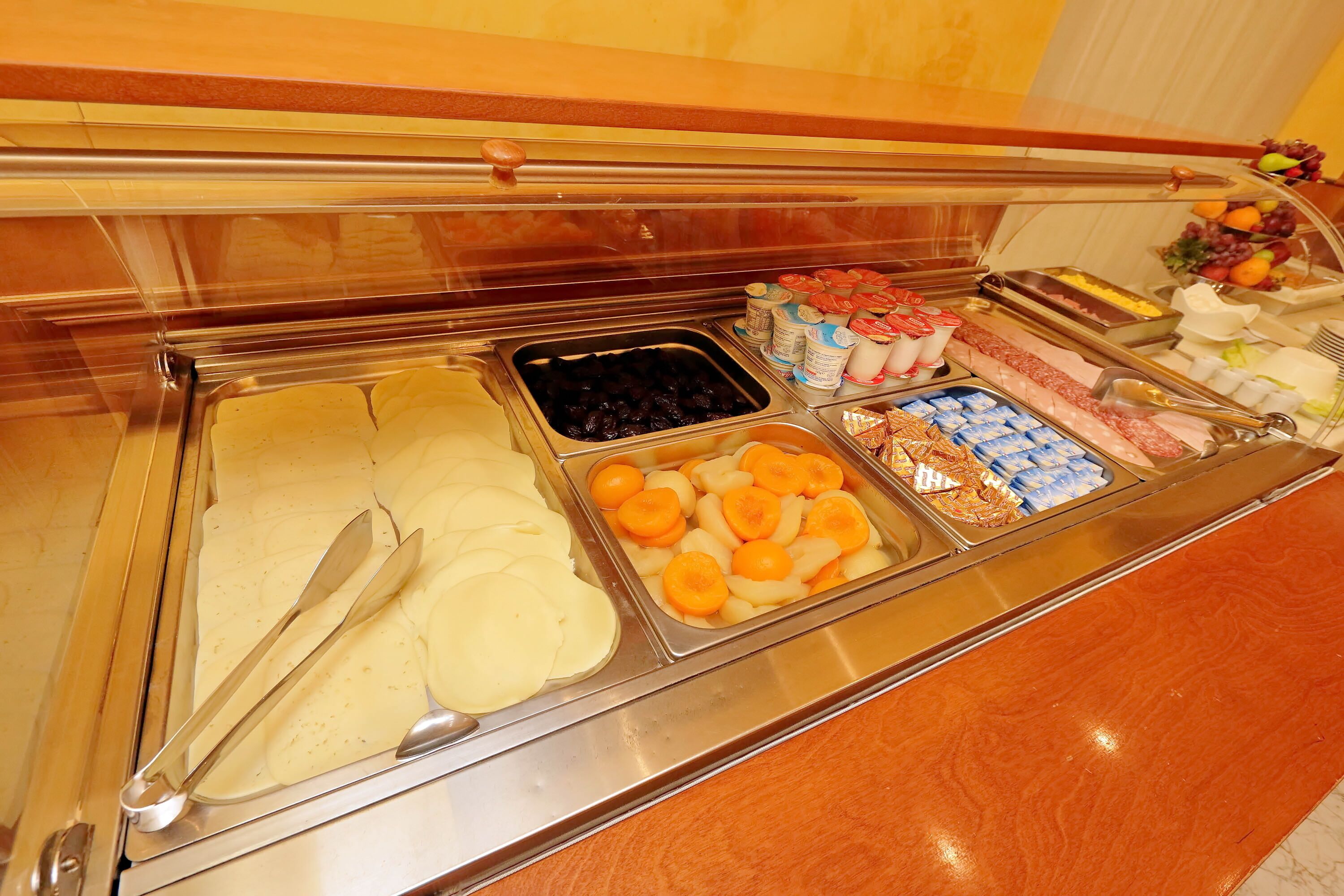 daily continental breakfast (eur 10 per person)