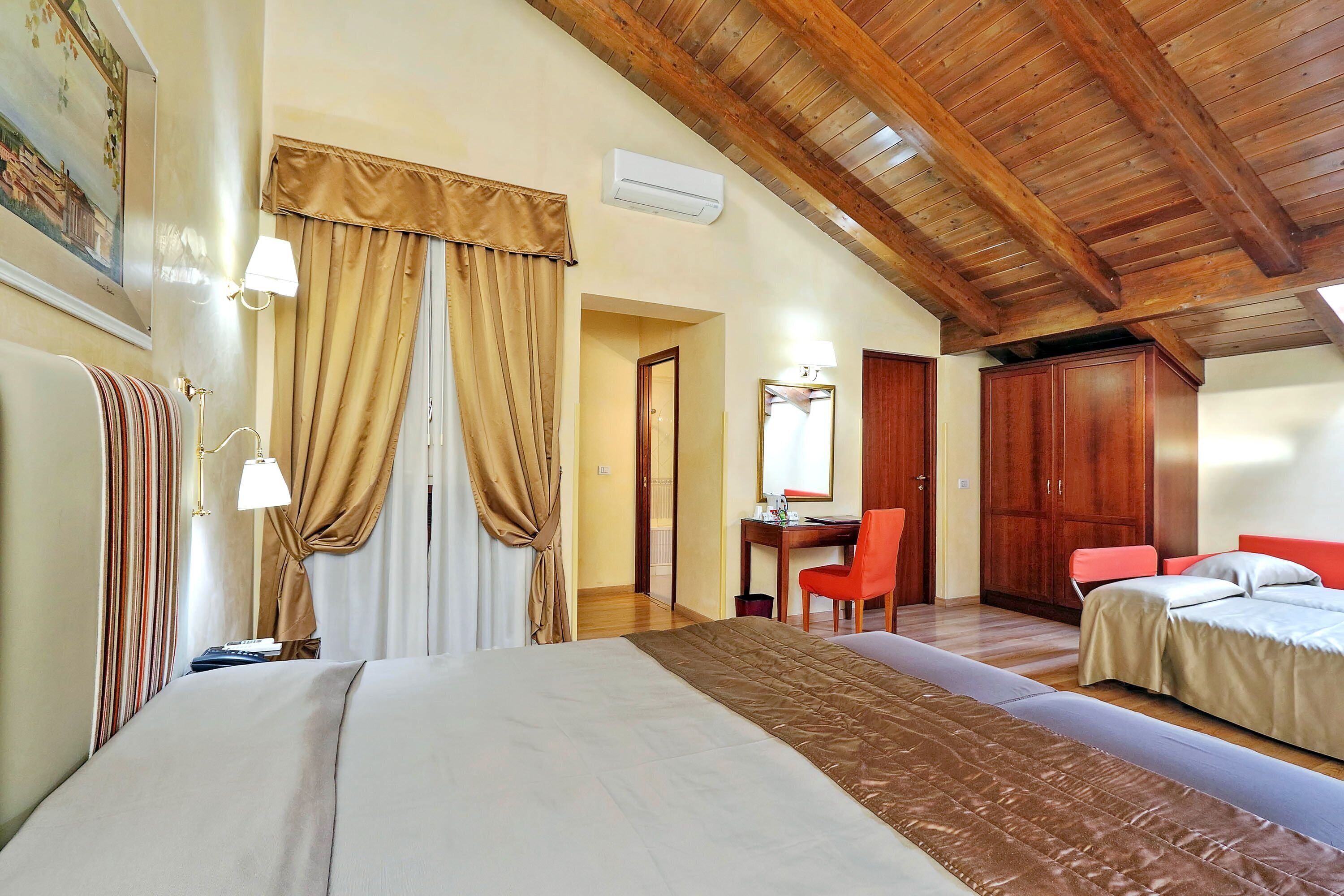 quadruple room | minibar, in-room safe, desk, soundproofing