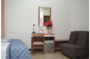 Minibar, caja de seguridad en la habitación, escritorio y wifi gratis 