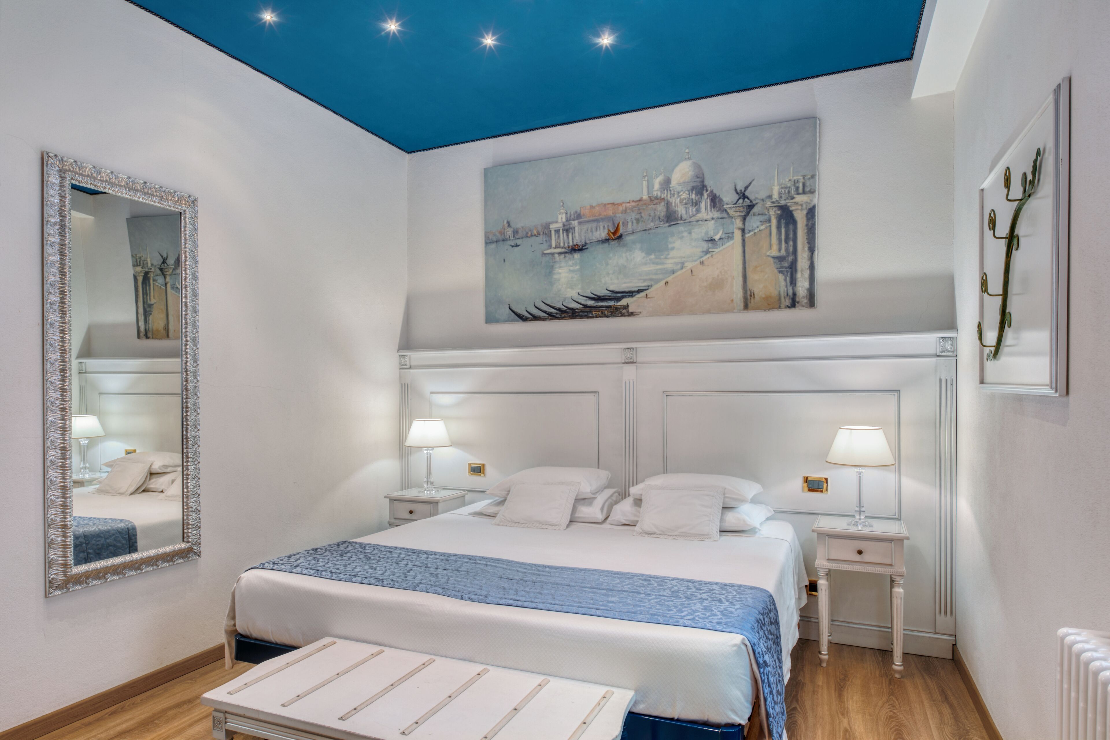 standard double or twin room | in-room safe, desk, free wifi, bed sheets