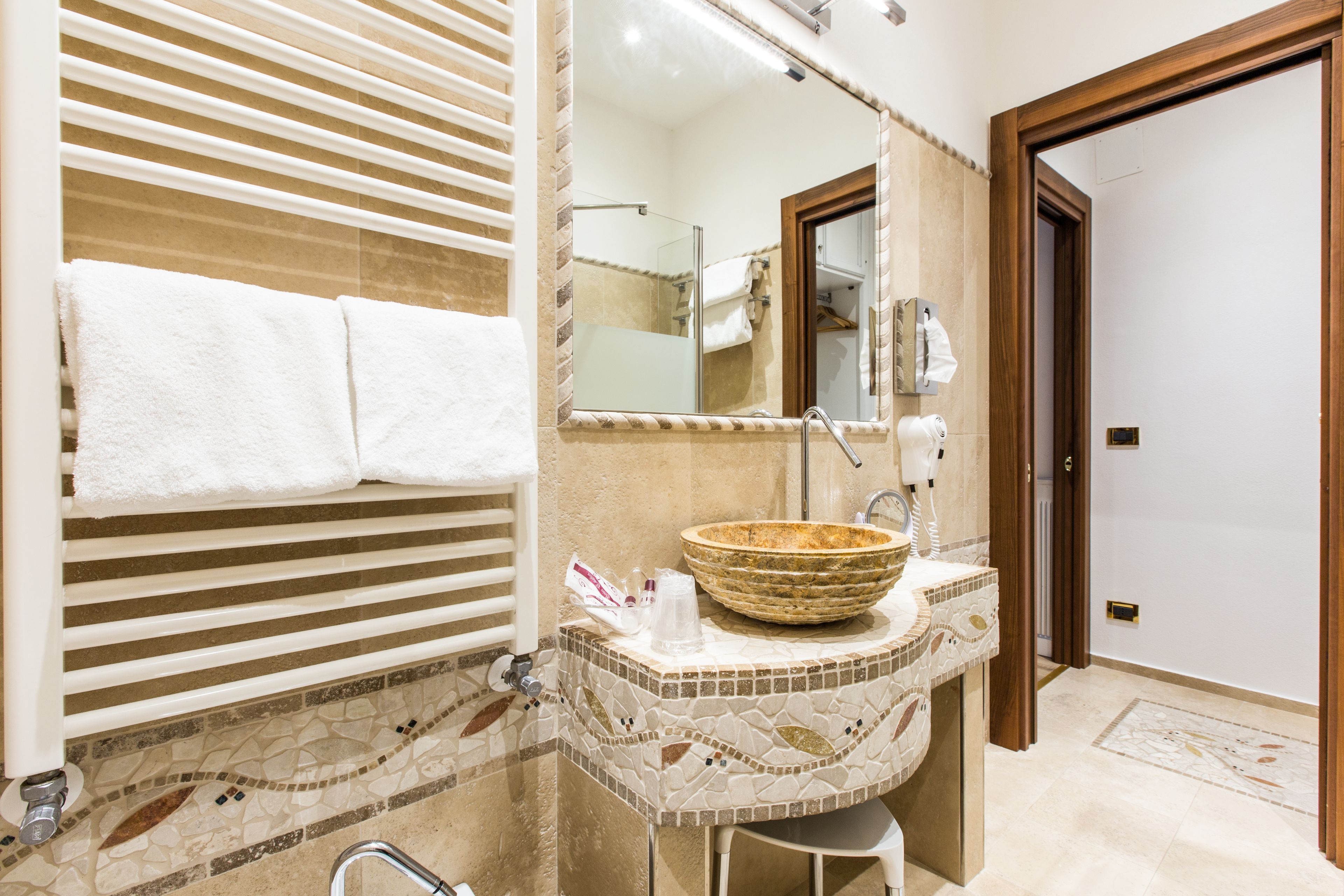 triple room | bathroom | free toiletries, hair dryer, towels