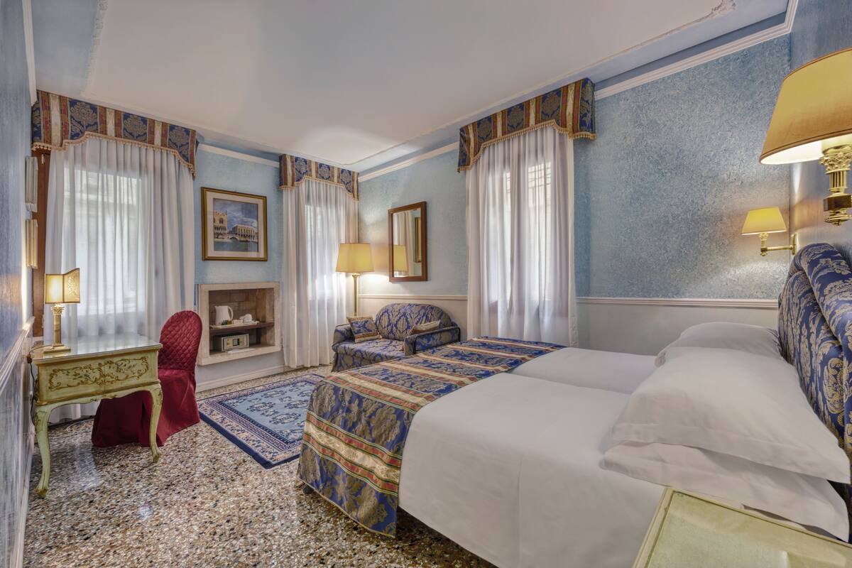 Family Suite | In-room safe, desk, WiFi (free), bed sheets