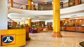 2 bars/lounges, poolside bar