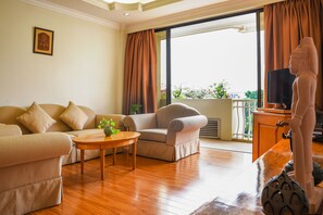 套房 (Century) | 高档床上用品、羽绒被、迷你吧、客房内保险箱