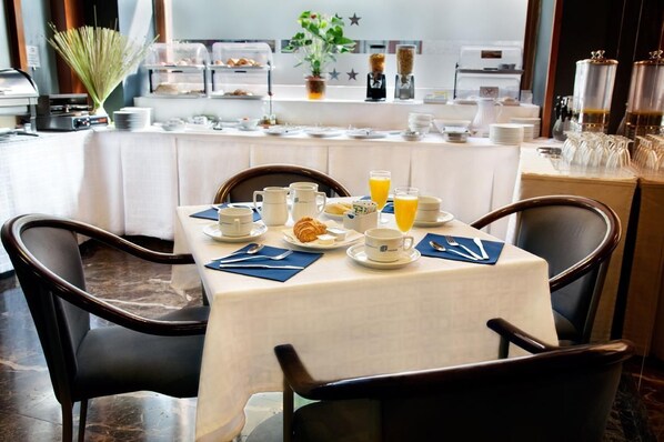 Free daily continental breakfast - Acta Florida (Andorra la Vella)