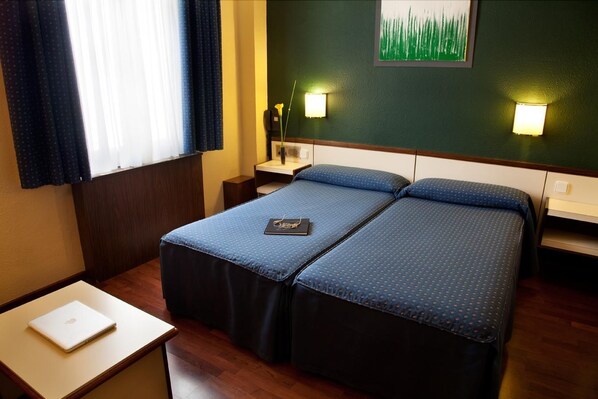 Standard Room, 1 Double or 2 Twin Beds | Minibar, in-room safe, blackout drapes, free cribs/infant beds - Acta Florida (Andorra la Vella)