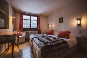 Twin Room, Bathtub | Individually decorated, individually furnished, iron/ironing board - Hotel Le Kern (Val-d'Isere)