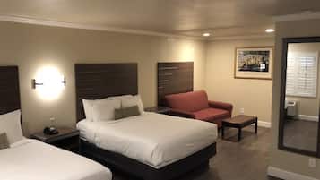 Suite Junior, Beberapa Tempat Tidur | Meja kerja, tirai kedap cahaya, setrika/meja setrika, dan Wi-Fi gratis
