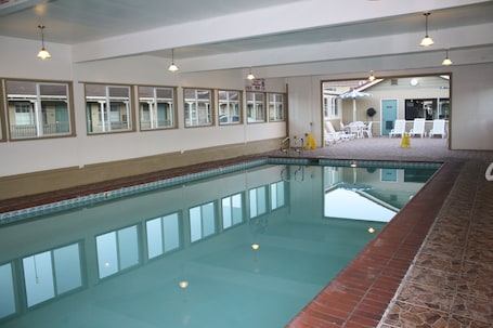 Indoor pool, a heated pool, open 8:30 AM to 9:30 PM, sun loungers. El Castell Motel