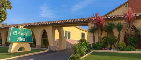 Vista frontal de la propiedad