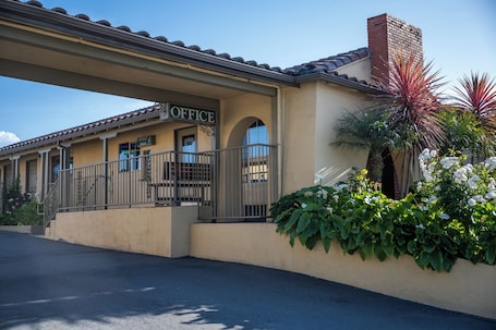 Front of property. El Castell Motel