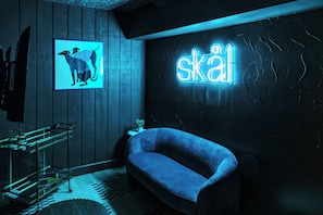Skal Sanctuary King | Living area