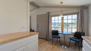 Suíte estúdio superior, 1 quarto (Deluxe Suite) | Vista do quarto