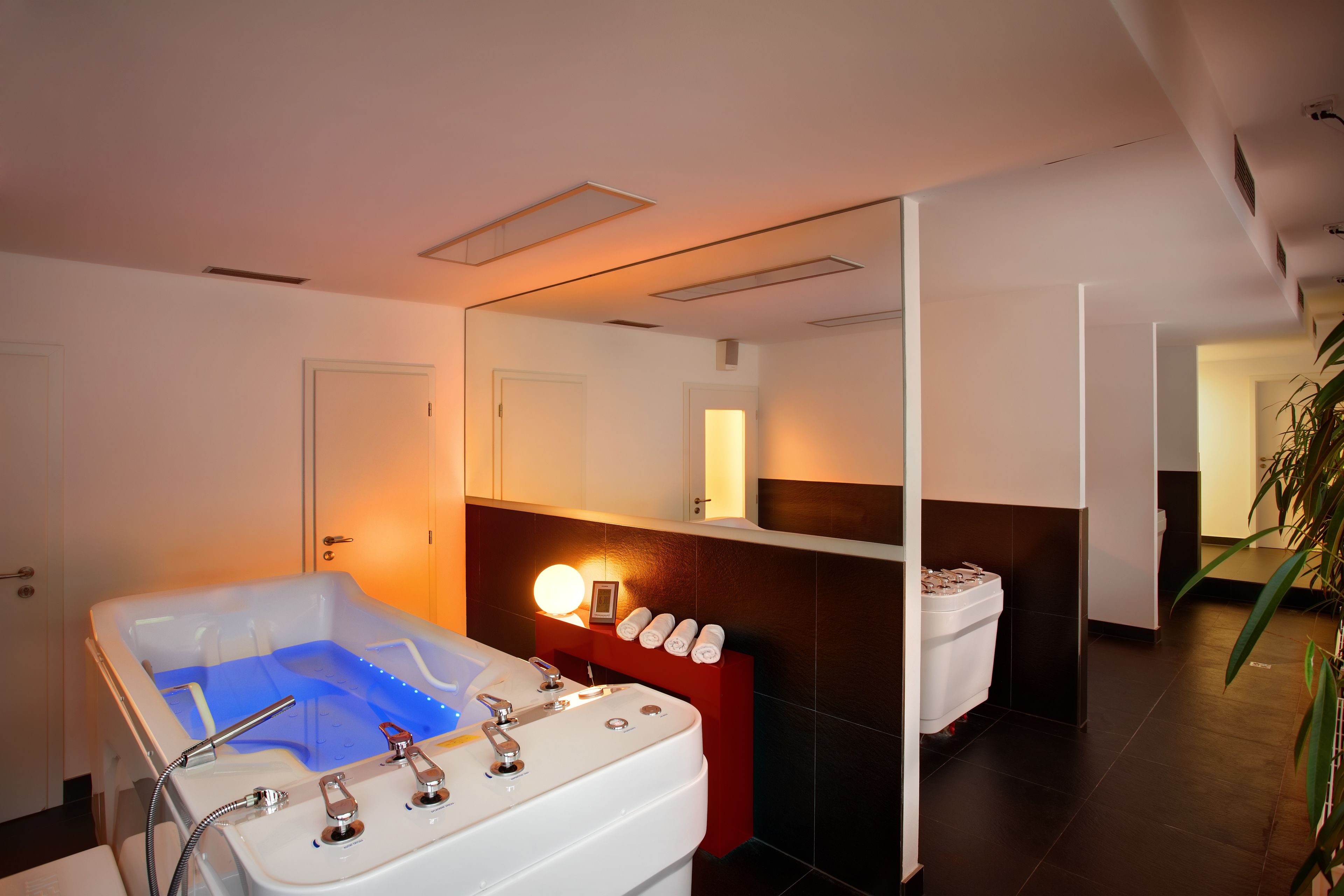 Indoor spa tub