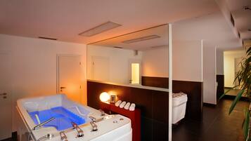 Indoor spa tub
