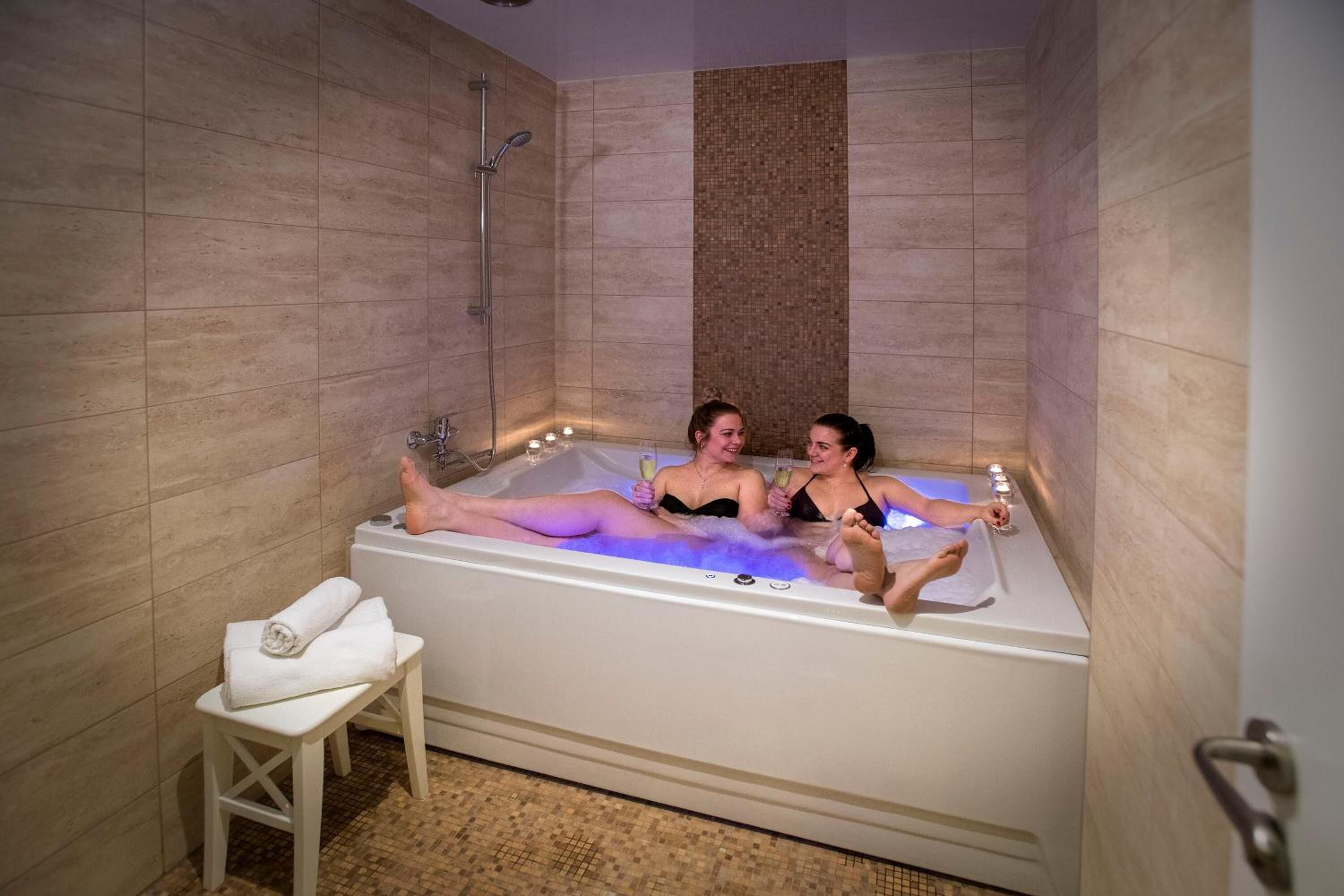 Sauna, hot tub, steam room, body treatments, body wraps, body scrubs
