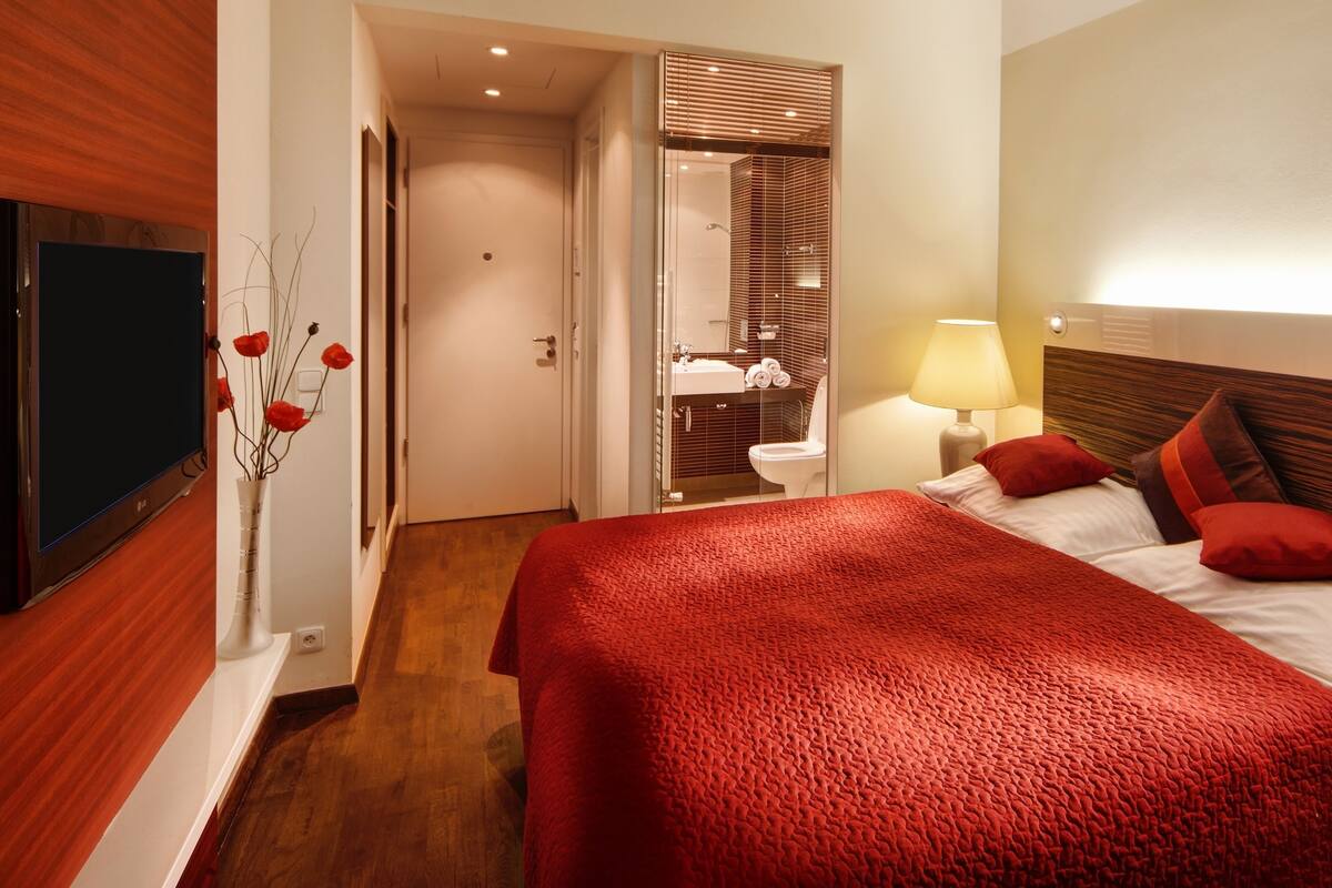 In-room safe, blackout drapes, rollaway beds, free WiFi