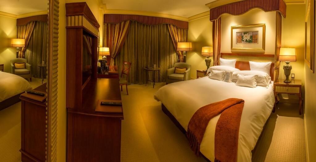 deluxe room, 1 king bed (club floor) | 1 bedroom, premium bedding, memory-foam beds, minibar