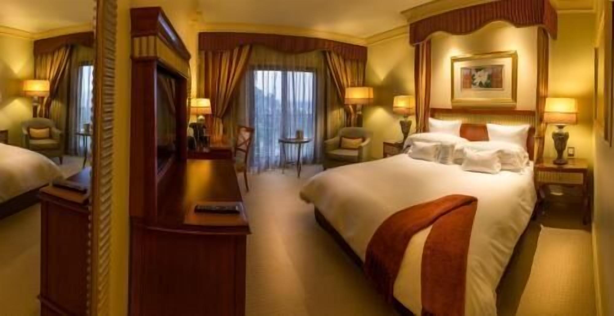 Ropa de cama de alta calidad, camas con efecto memoria y minibar 