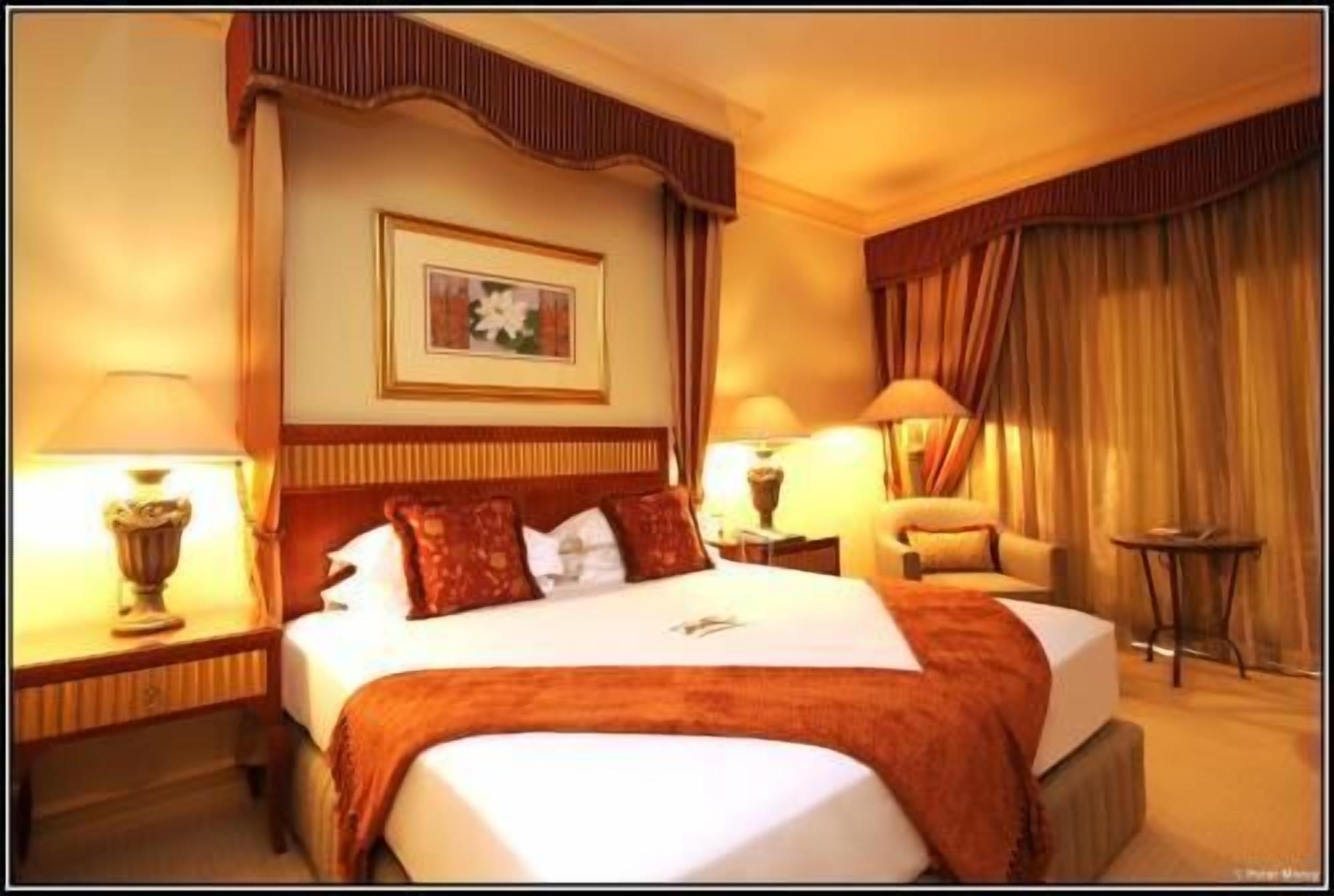 Ropa de cama de alta calidad, camas con efecto memoria y minibar 
